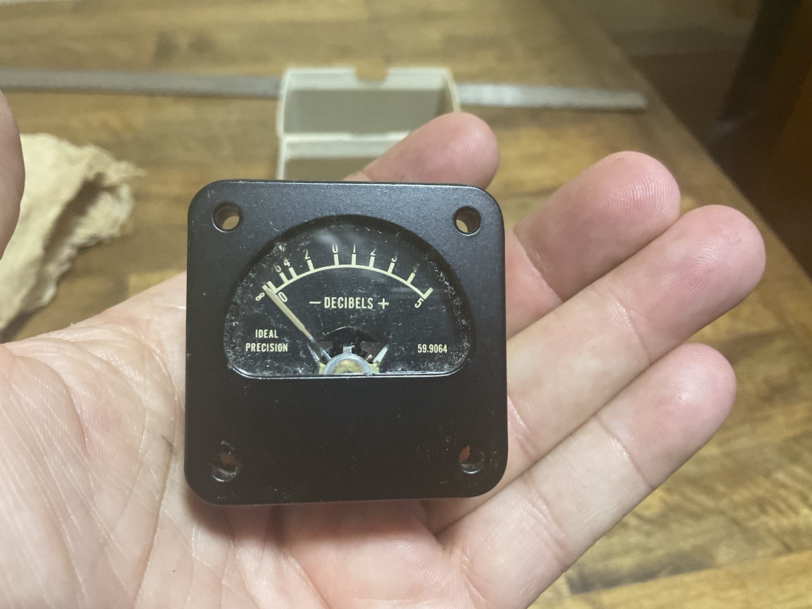 NEW DECIBEL METER  MODEL NUMBER IN 6625 643 3861