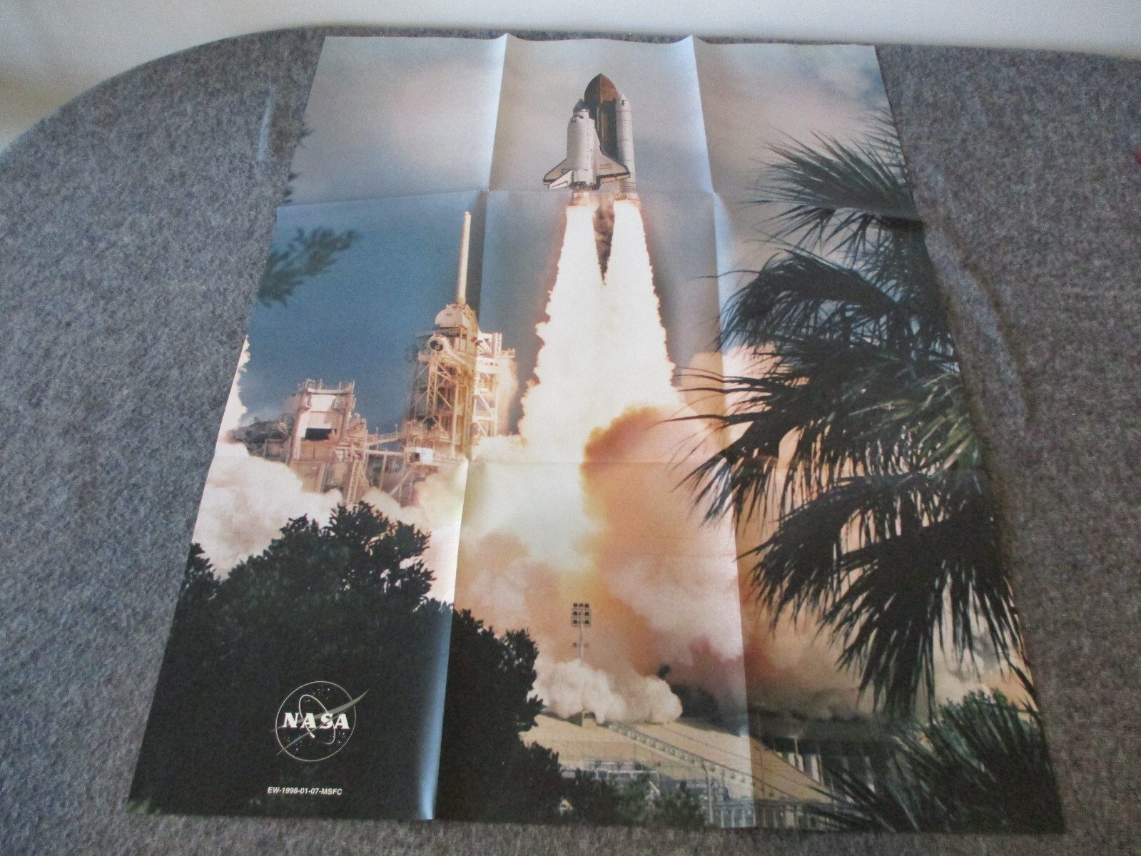 NASA MSFC ISSUE POSTER "A WALK AROUND THE SPACE SHUTTLE" - 1998 - 25" x 33"