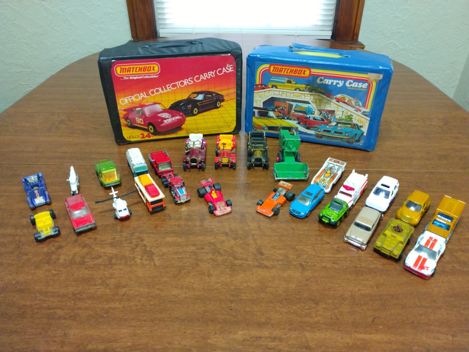 Matchbox Official Collectors Carry Case W/ 26 Die Cast Cars 2 Cases