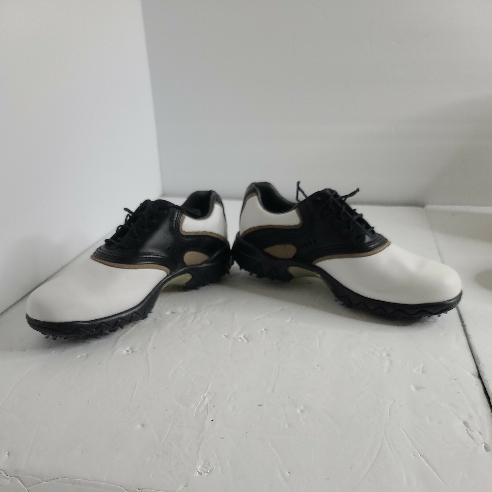 Men’s size 7m Footjoy Countour golf shoes