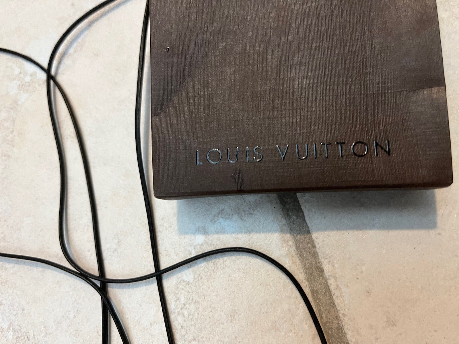 LOUIS VUITTON BLACK LEATHER SHOE LACE NIB