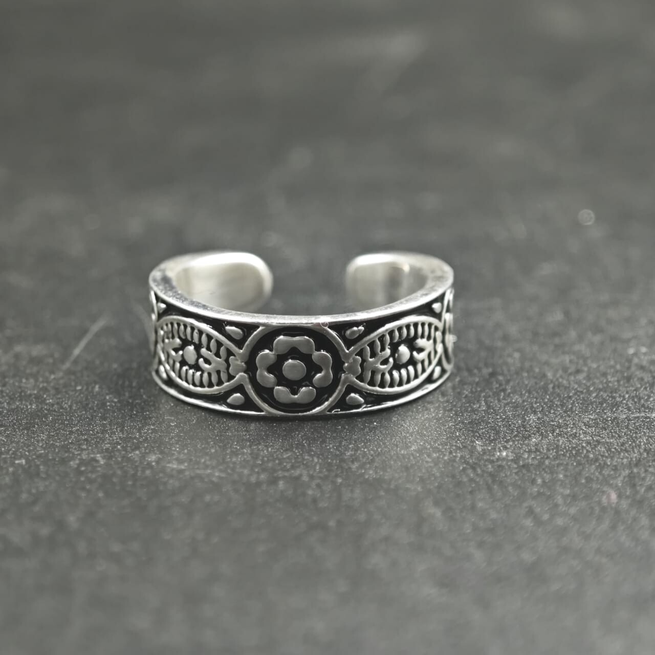 White Gold Plated Silver Solid Metal Women's Unique Style Toe Ring With Enamel