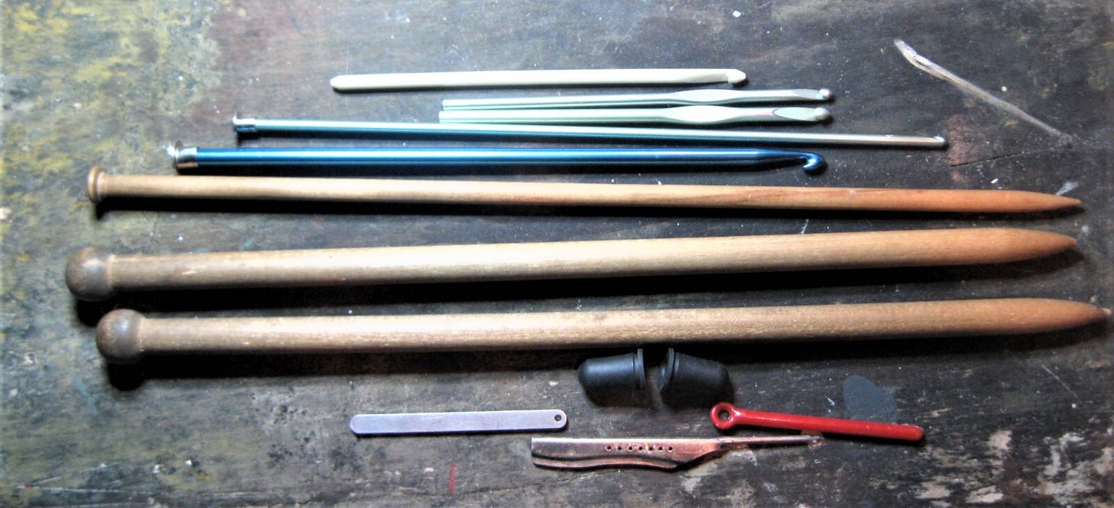 KNITTING/CROCHETING ACCESSORIES-