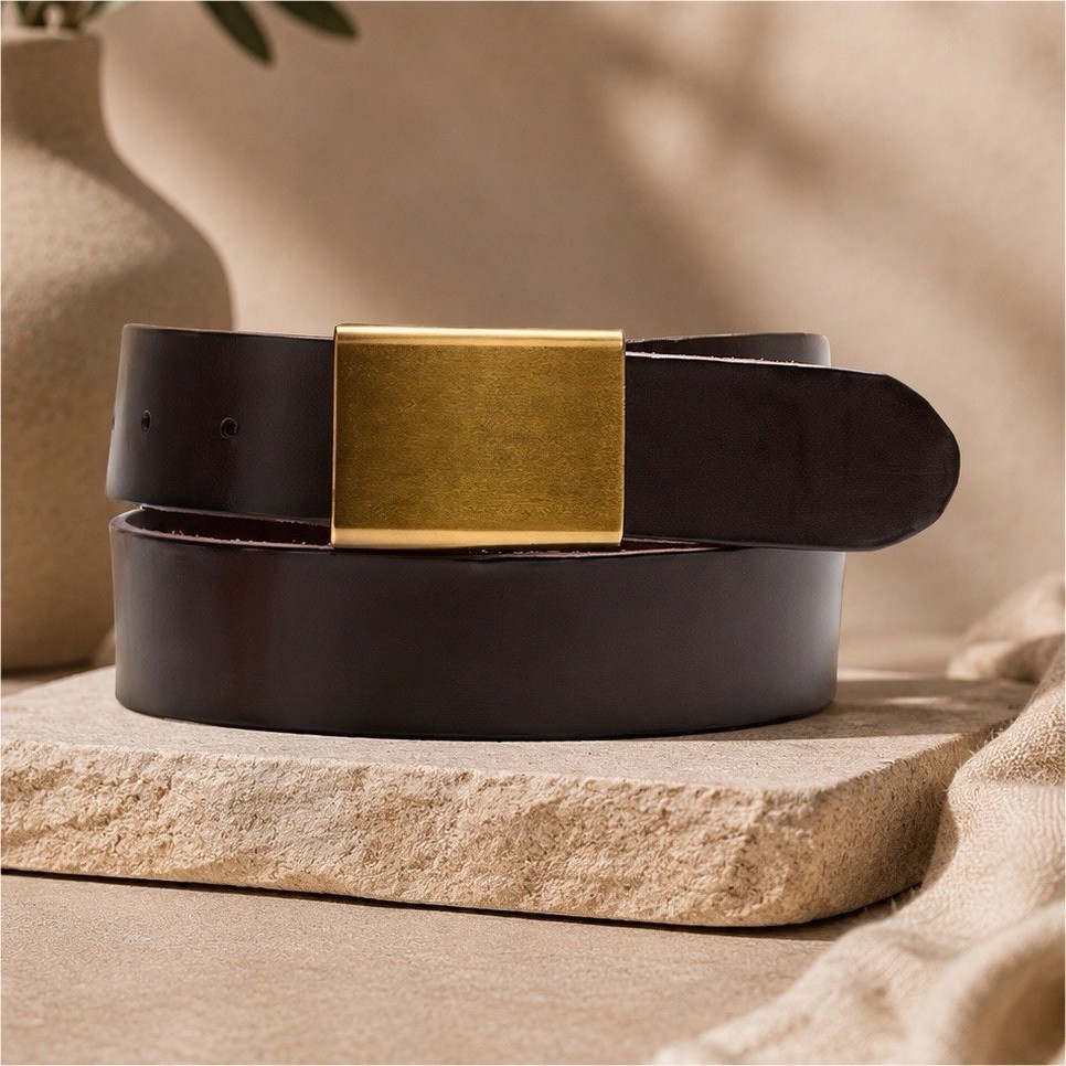 Banana Republic Mens Brown Belt, Adjustable, Solid Classic with Gold-Tone Buckle