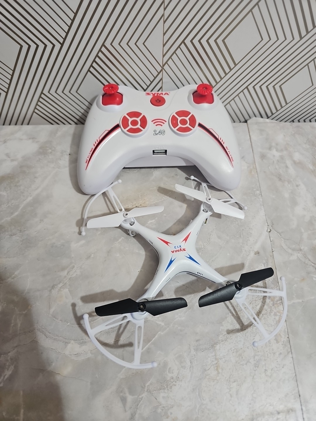 Syma X13 Explorers 2.4G 4 CH Remote Control Quadcopter White Untestedfor Parts1☆