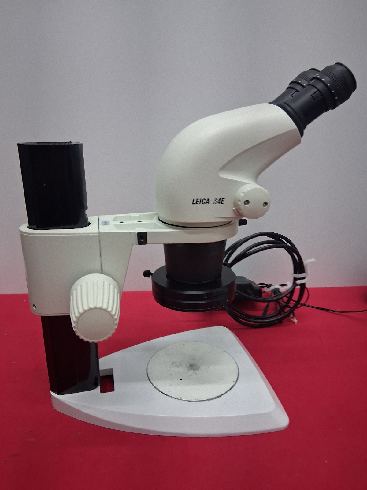 LEICA S4E STEREO ZOOM MICROSCOPE 6.3 -30 X MAGNIFICATION WITH STAND & LED LIGHT
