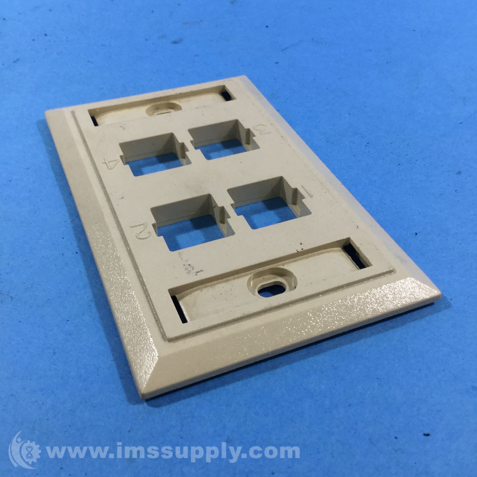 Commscope 108168550 Faceplate Outlet Ivory 4 Port USIP