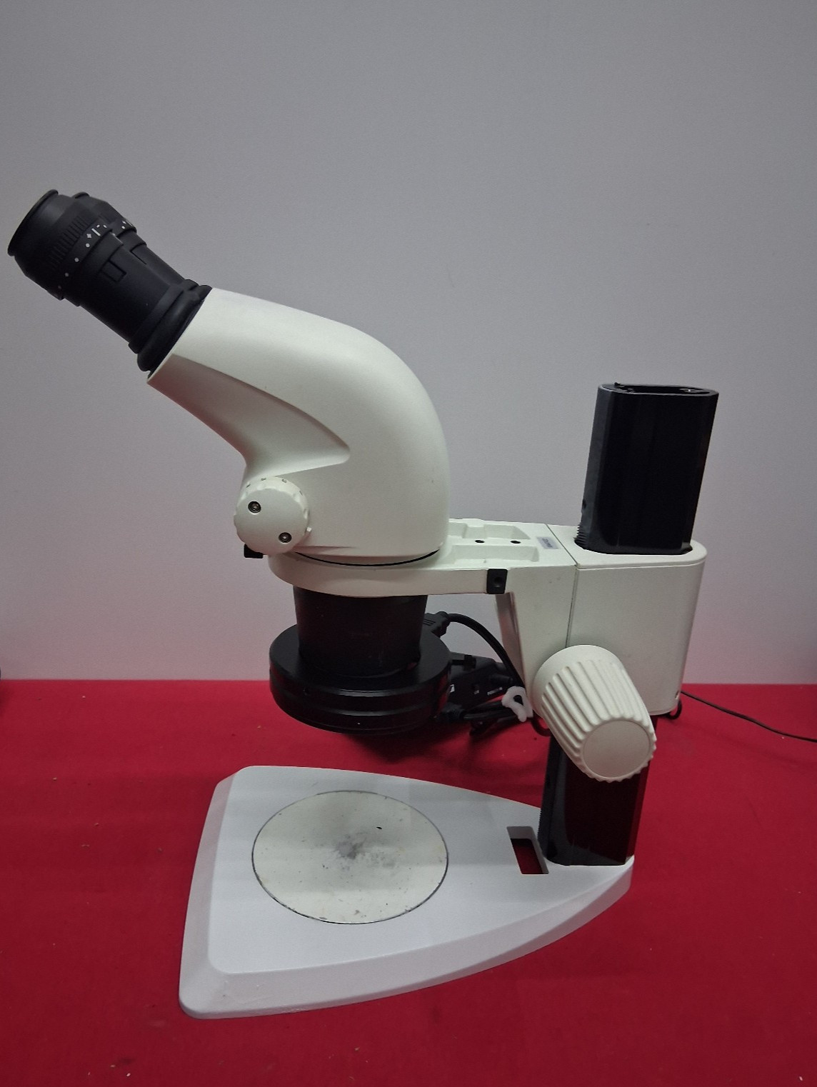LEICA S4E STEREO ZOOM MICROSCOPE 6.3 -30 X MAGNIFICATION WITH STAND & LED LIGHT