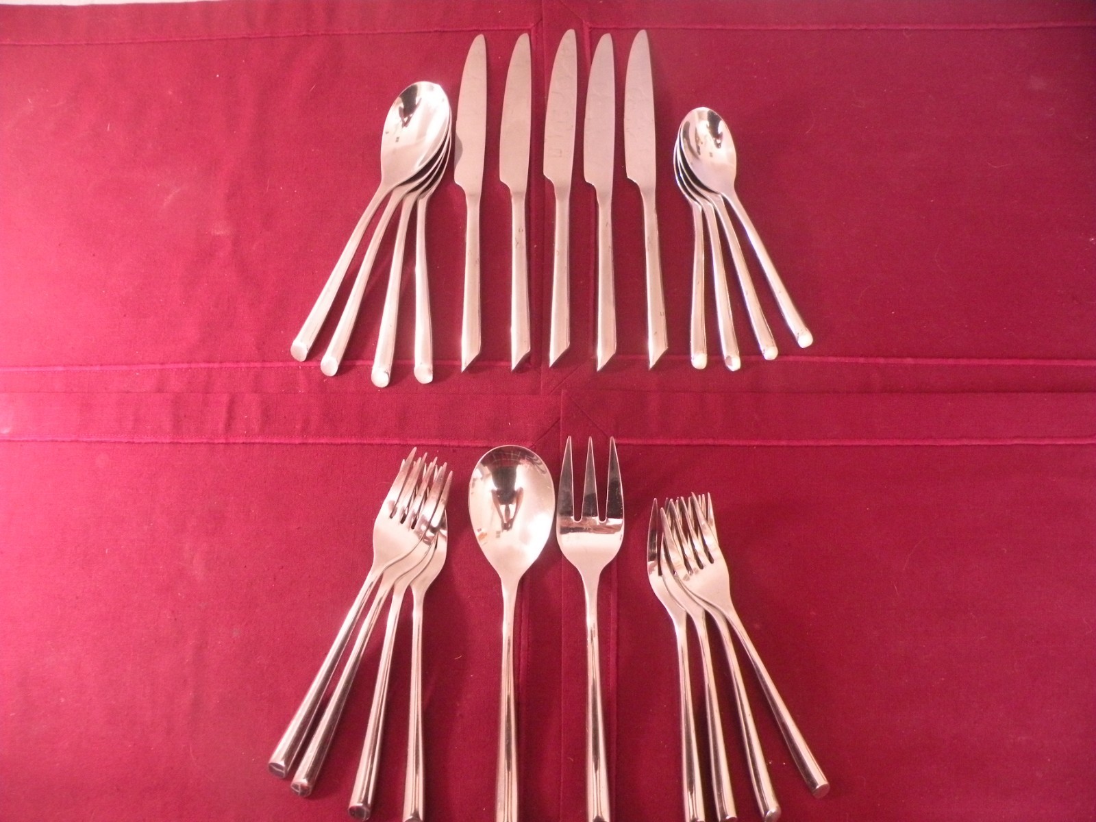 23 pieces Towle Wave Stainless Flatware Salad Forks Dinner Knives Teaspoons +++