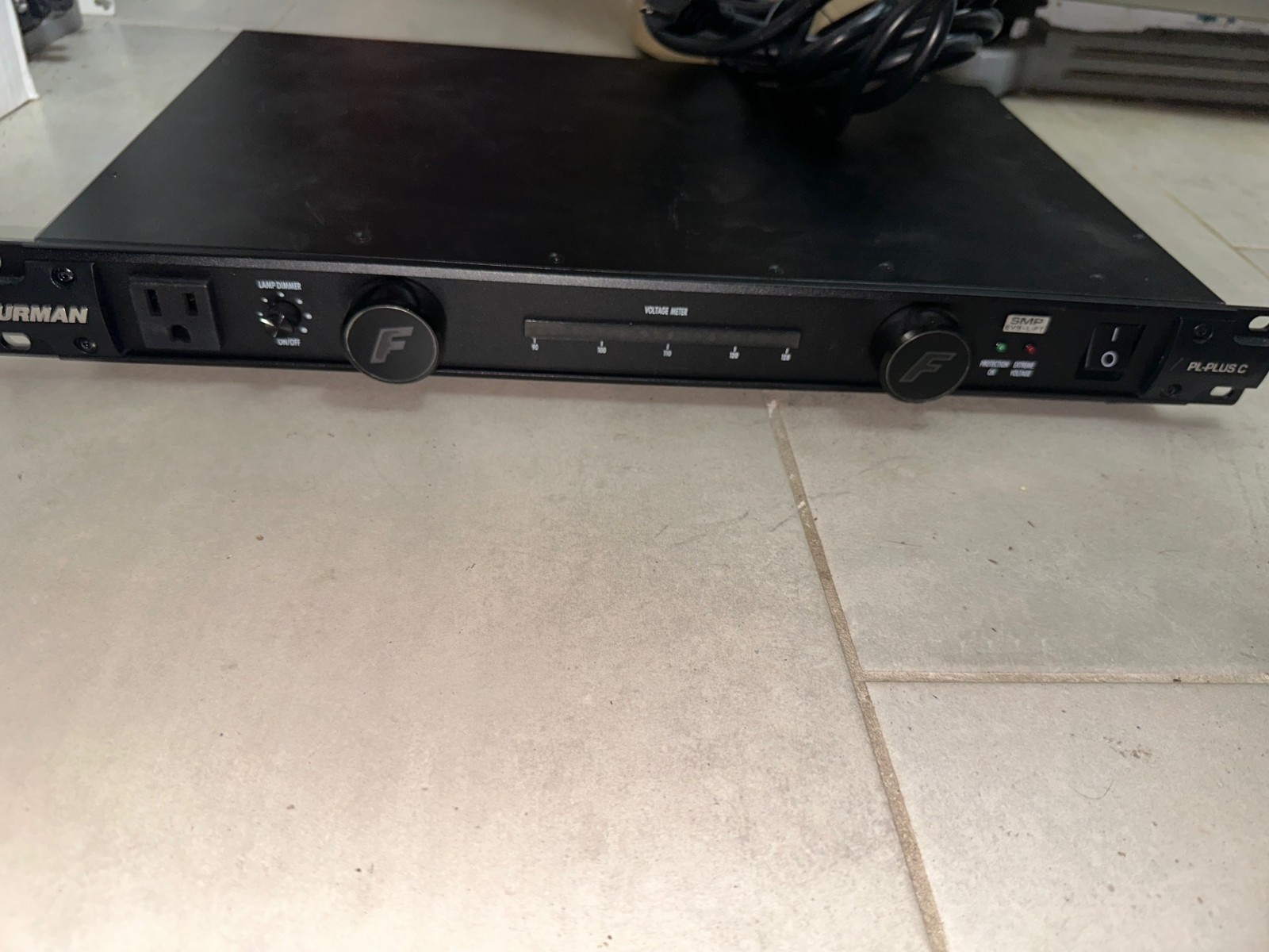 Furman PL-PLUSC 15A Advanced Power Conditioner with Lights & Voltmeter