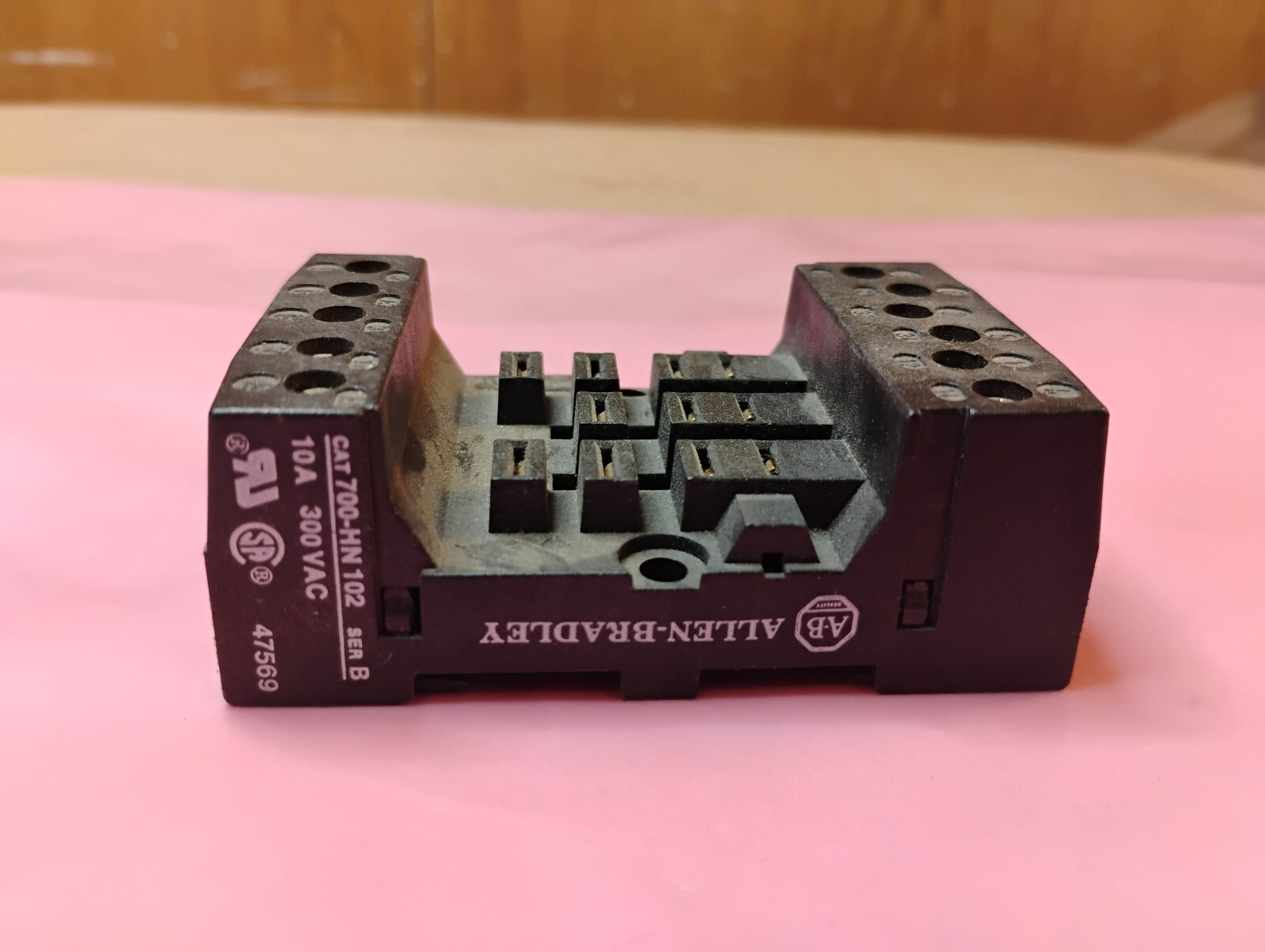 Allen Bradley 700-HN102 10A 300 VAC Realy Socket - Fast ship