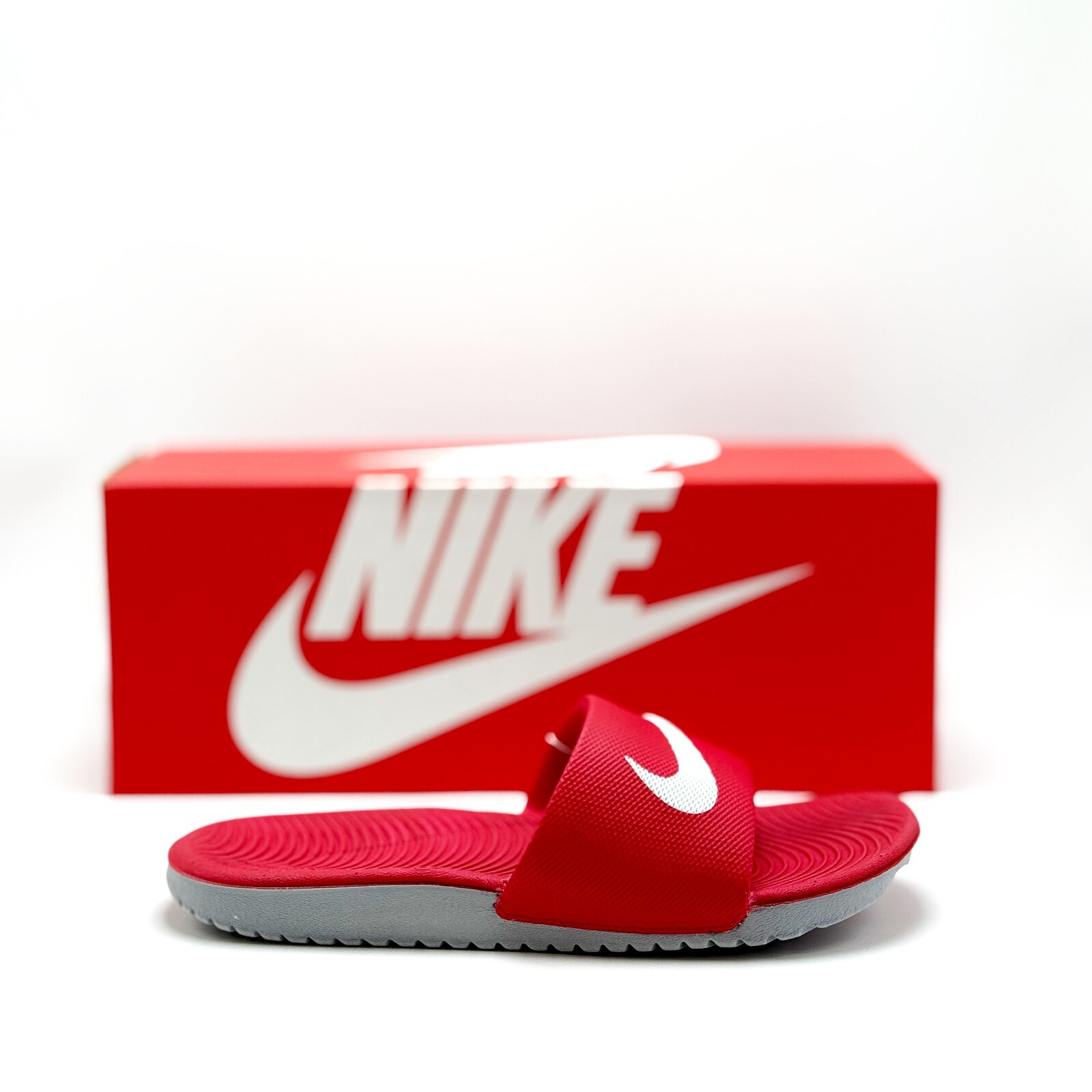 *NEW* Big Kids' NIKE KAWA SLIDES (GS) Univ RED (819352 600), Sz 4Y - 7Y 👍