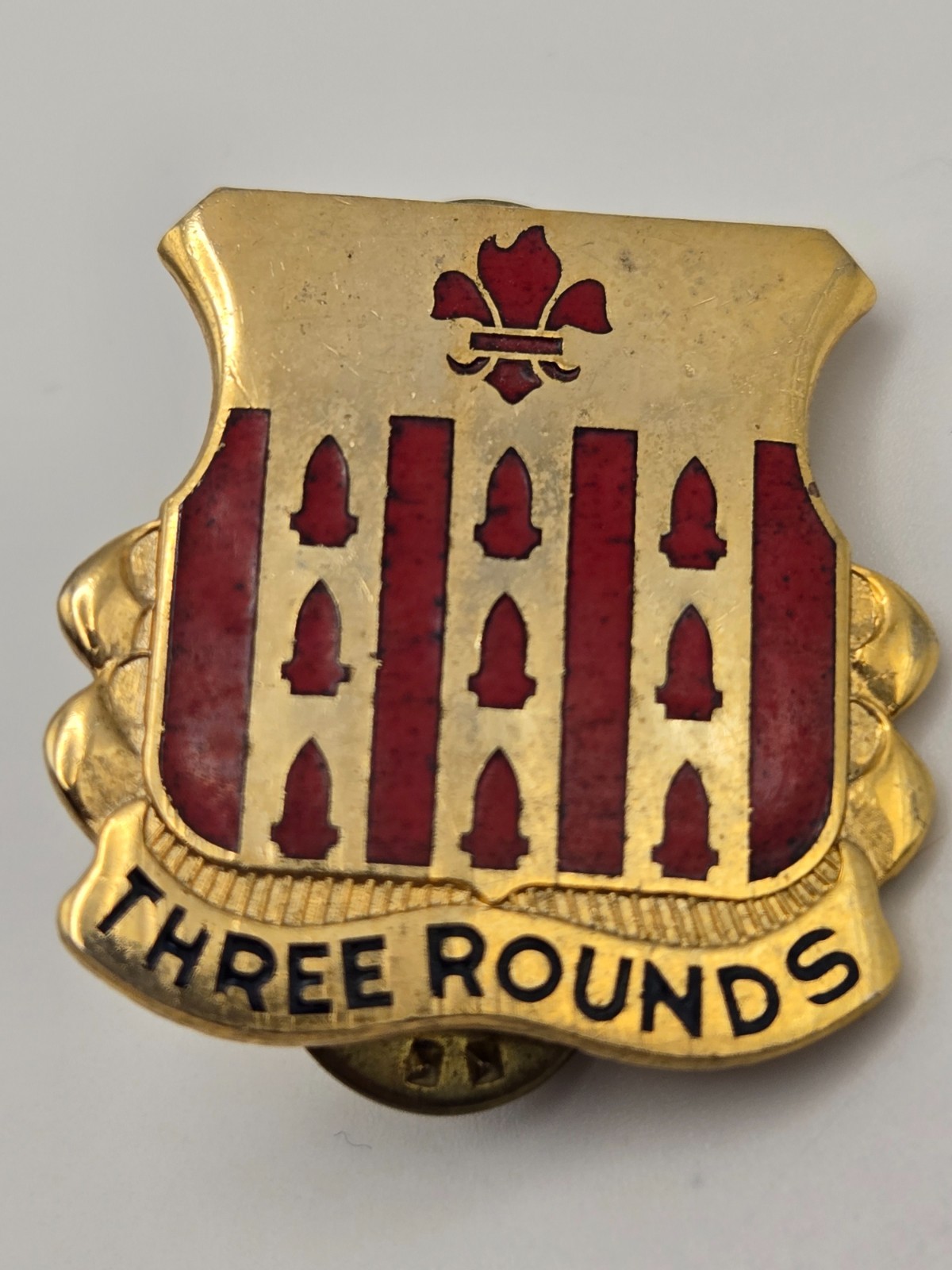 Vintage Army DUI Pin - "Three Rounds" 333rd Field Artillery Regiment