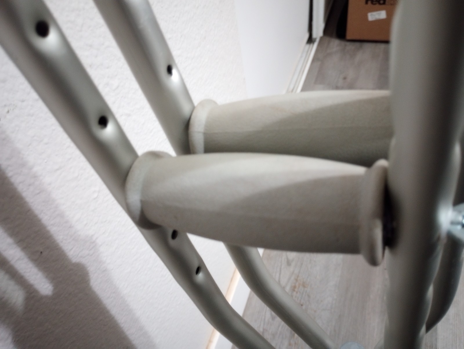 300 LBS max, Guardian Adjustable Aluminum Crutches Model MDSV80535