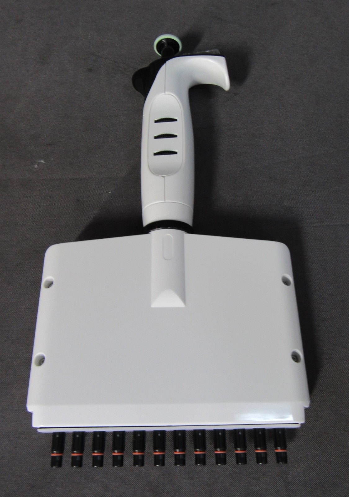 * INTEGRA 3036 EVOLVE 20-200µL 12-Channel Manual Pipette