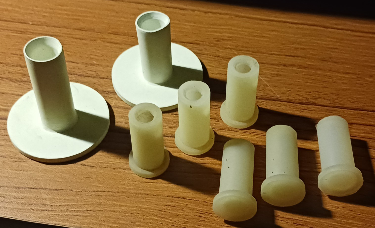 8 pcs golf tees~ golf simulator tees~ golf mat tees~ Rubber Tees LOT~ EUC!