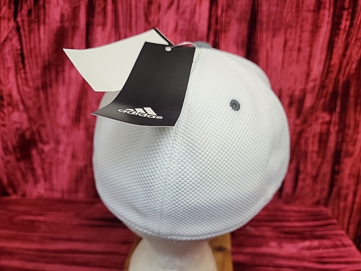 NEW NWT Adidas Mesh Flat Flex Hat IW6165 White GRAY BRIM S/M