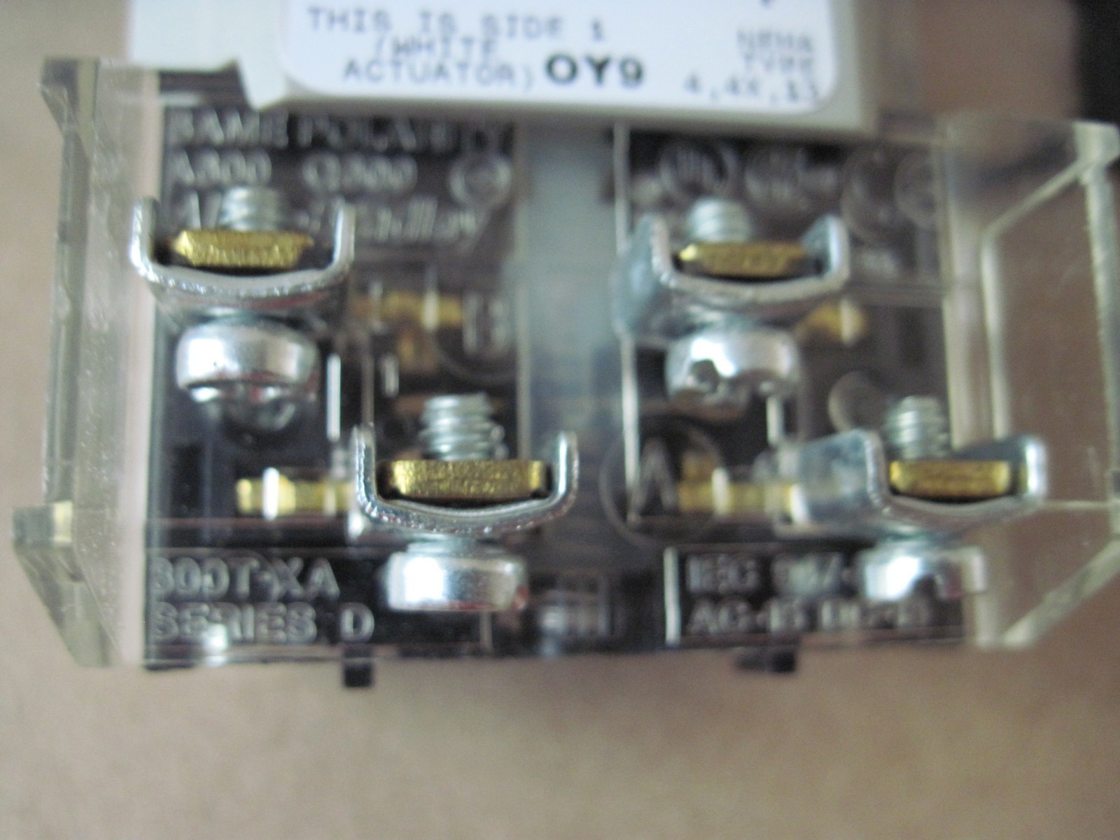 Allen-Bradley 800H-JR4H 30mm 3-Position Selector Switch Spring Return from Left