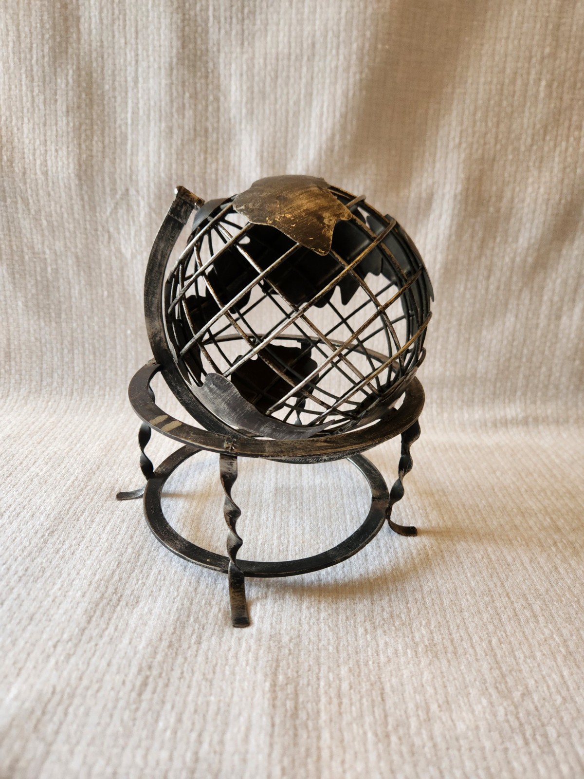 Black Metal Open Tabletop Globe Sculpture Old World Decor Rotating Globe 9"