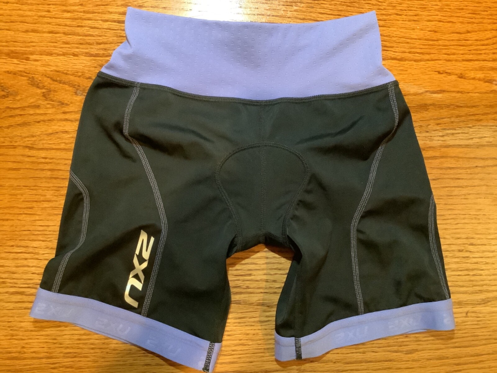 2XU Womens XSmall Triathlon/Active Shorts 7" Inseam Padded/Pockets/Purple/Black