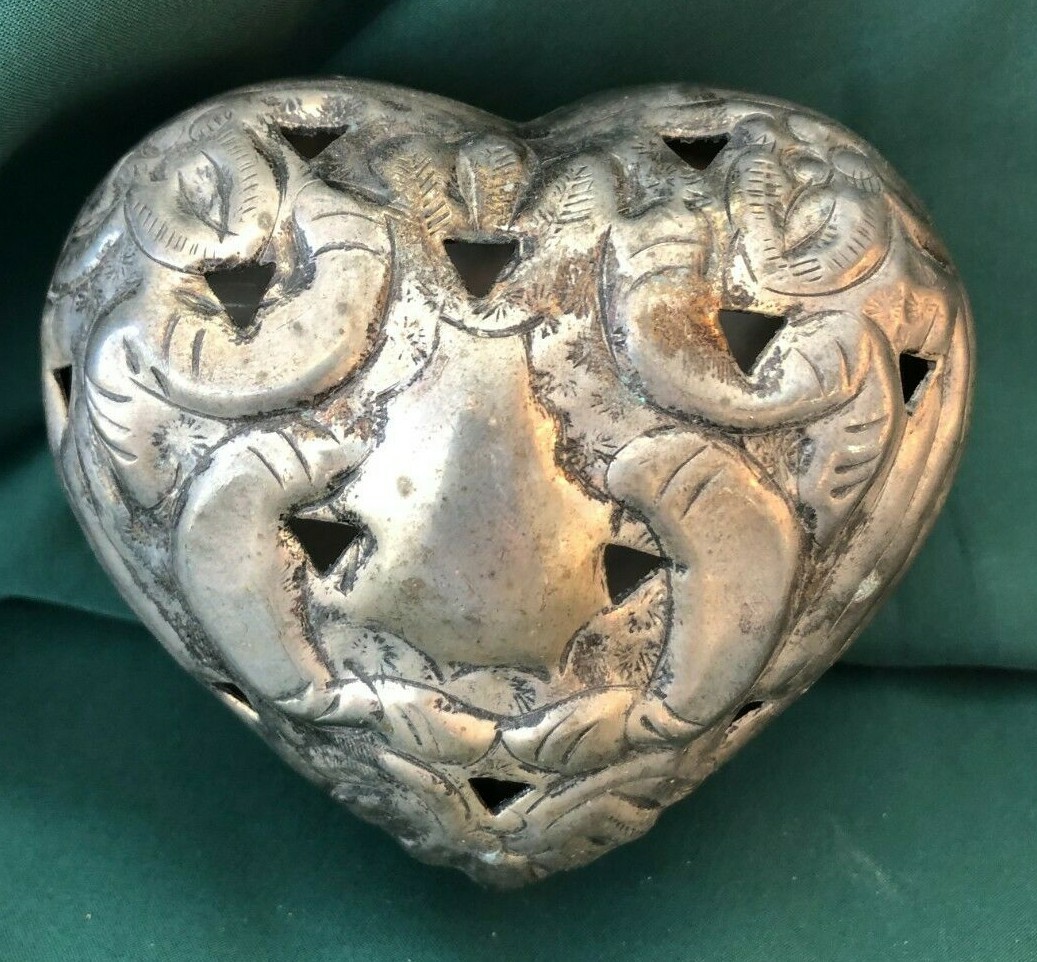 ALDAS FOREVER SOAP - ENGLISH SILVER FRIENDSHIP HEART BOX W/ BATH SALTS