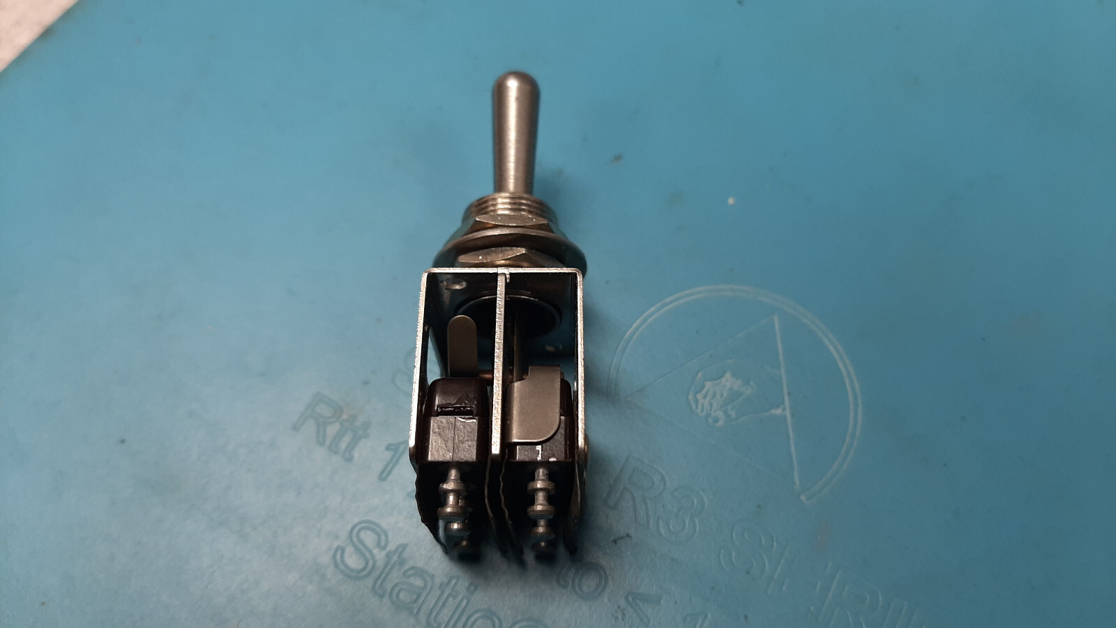 13AT2-T2 MICRO SWITCH / HONEYWELL TOGGLE SWITCH 5AMP 125VAC SEALED