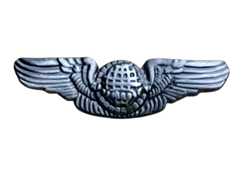 Navigator Old Style Small Wings 1 1/4 inch hat lapel pin H15444 F2D34II