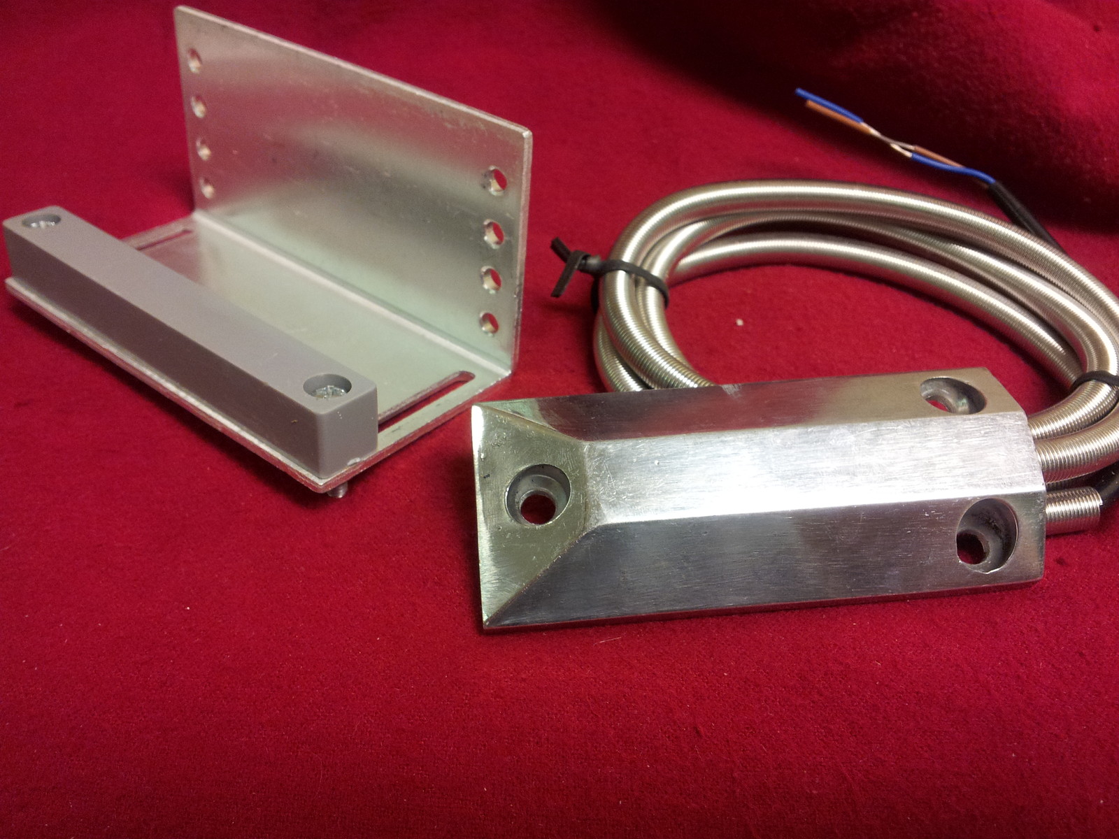 Warehouse Steel Door L Bracket Alarm System Switch Contact Sensor