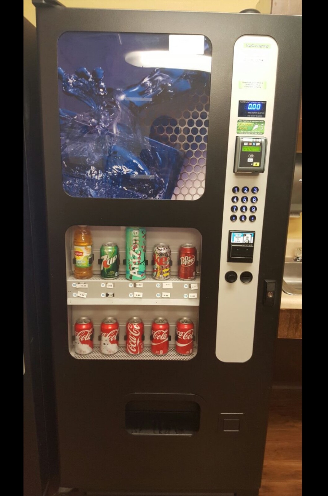 vending machine - used. McAllen, TX. Drink vending machine 10 selections