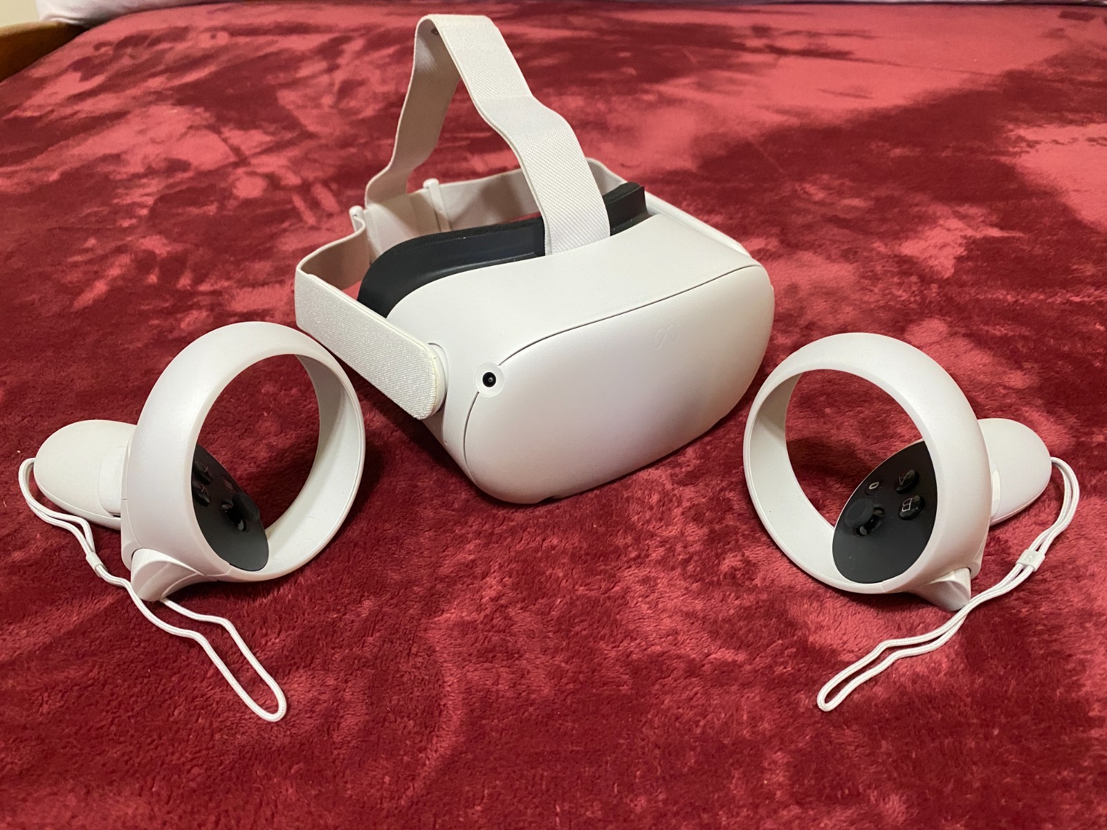 Meta Oculas Quest VR Headset 128GB Headset and hand controllers ONLY