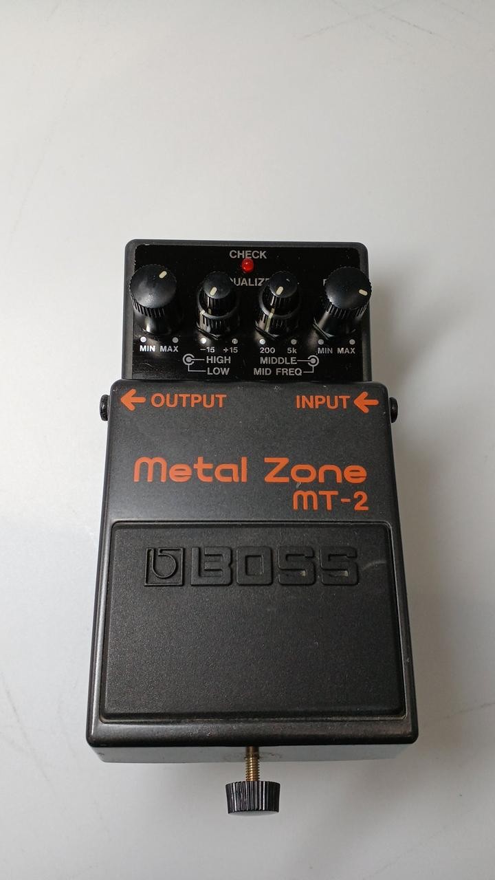 BOSS MT-2 Effect Pedal