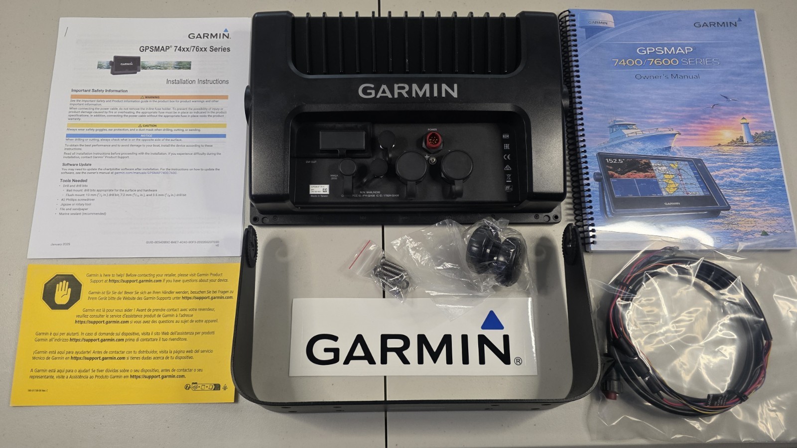 Garmin GPSMAP 7612 Chartplotter Fishfinder Touchscreen w/ Mount & Cable Tested