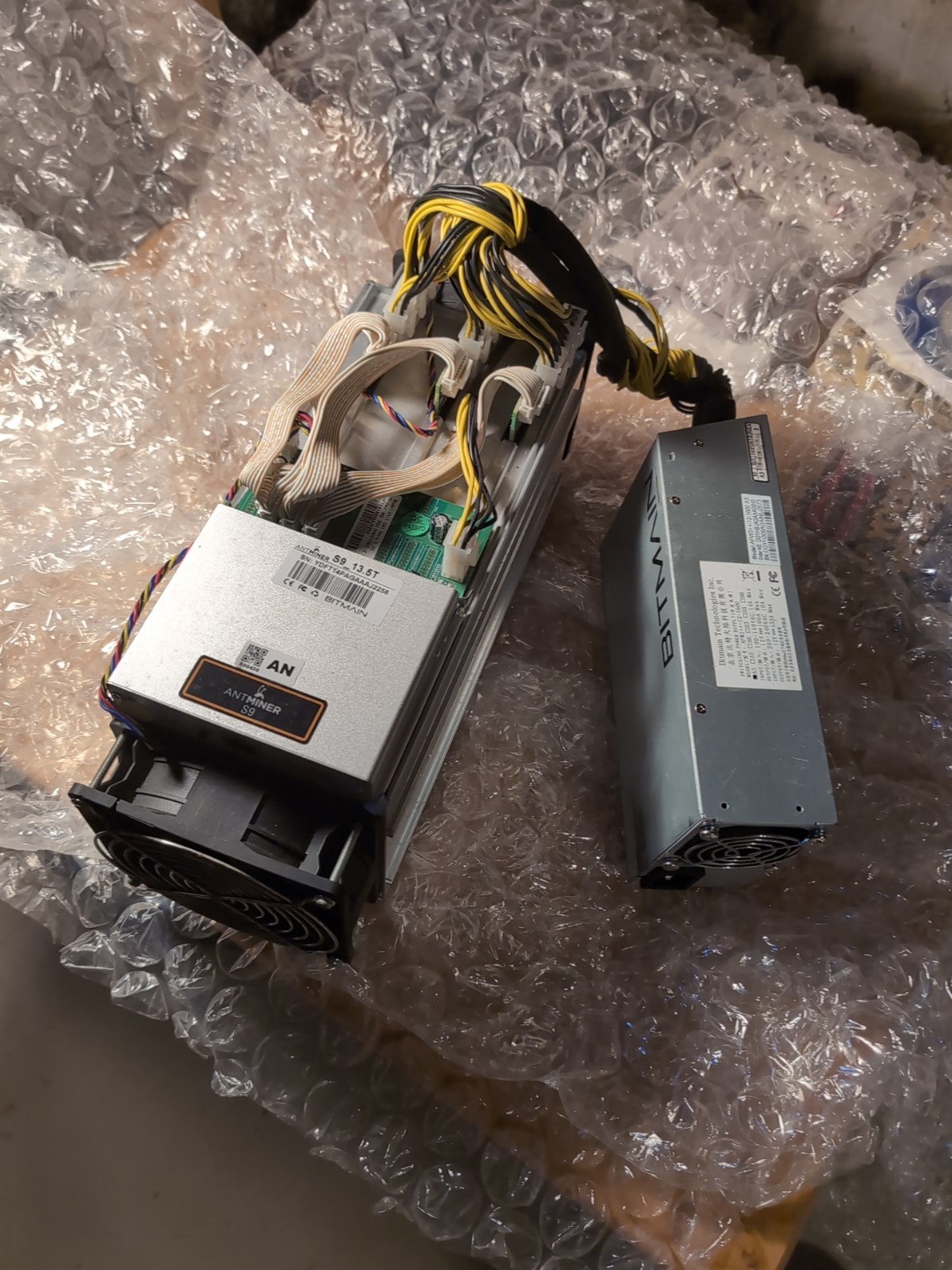 Bitmain Antminer S9 13.5 / 14th/S Bitcoin Miner And Power Supply- UNTESTED