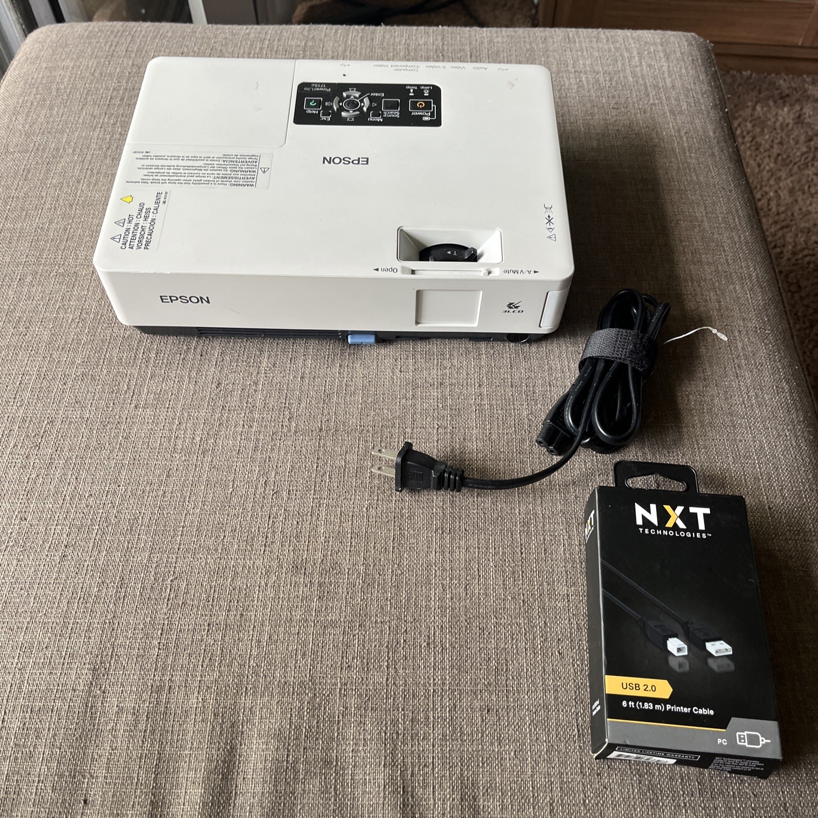 Epson PowerLite EMP-1715 Portable 3LCD Projector Wireless