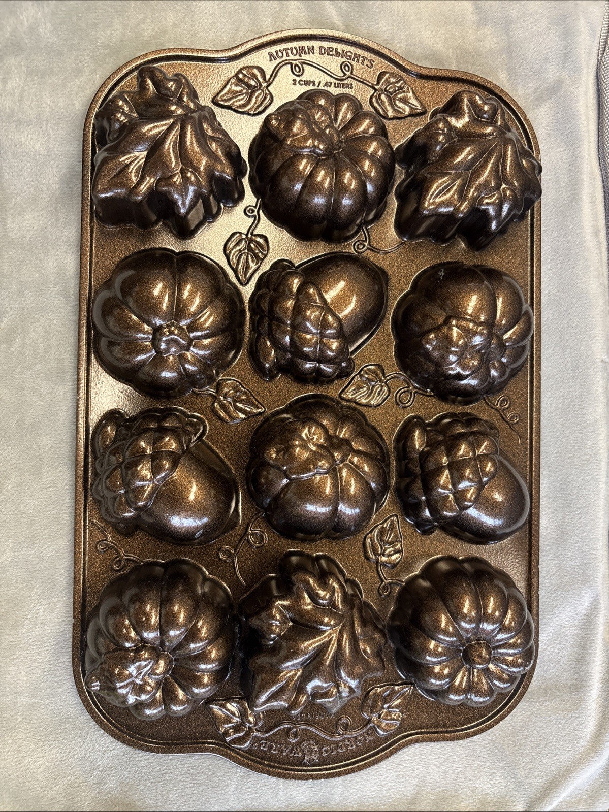 Nordic Ware Autumn Delights Cakelet Pan, Cast Aluminum Acorn Pumpkin Leaf Design