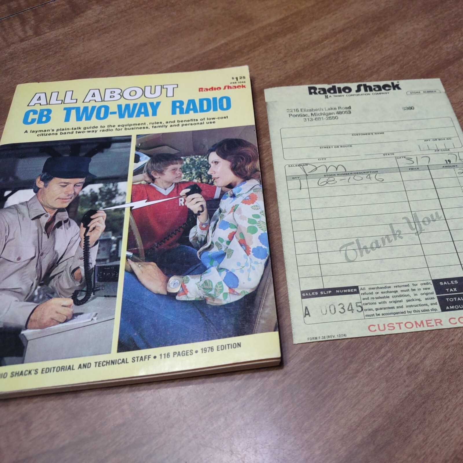 VINTAGE ALL ABOUT “CB Radio” TWO WAY RADIO PAPERBACK BOOK 1976 RADIO SHACK