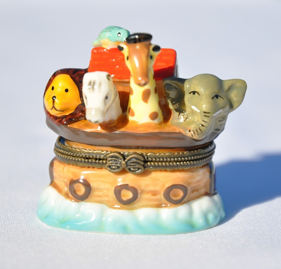 New Noah's Ark Hinged Porcelain Trinket Box