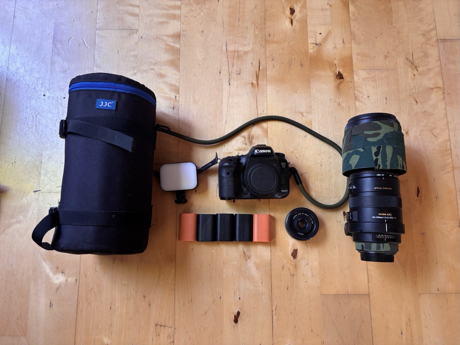 Canon EOS 7D Mark II Camera Bundle w/ Sigma Lens, Canon 40mm Lens, Batteries