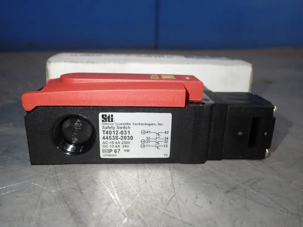 OMRON T4012-031 SAFETY SWITCH 12250270237