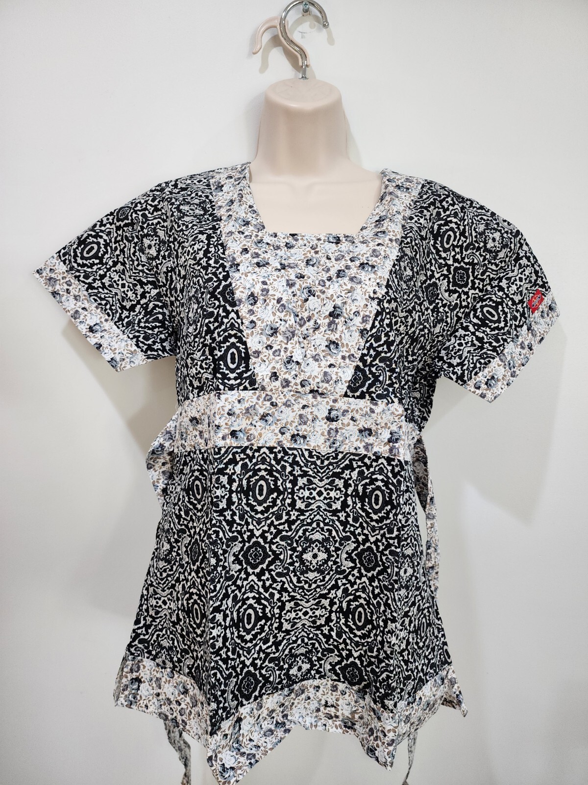 Brand New Free Shipping Womens Top Nursing Srcub Size M Medium