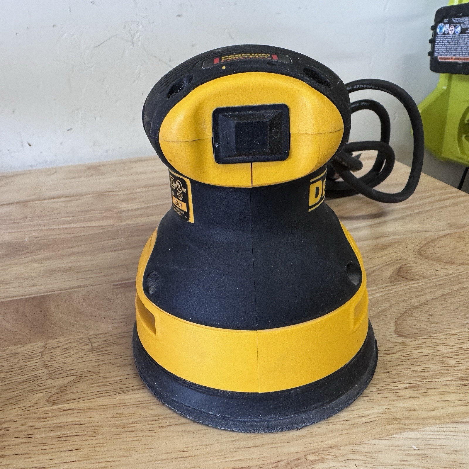 DEWALT DW421K Corded Orbital Sander