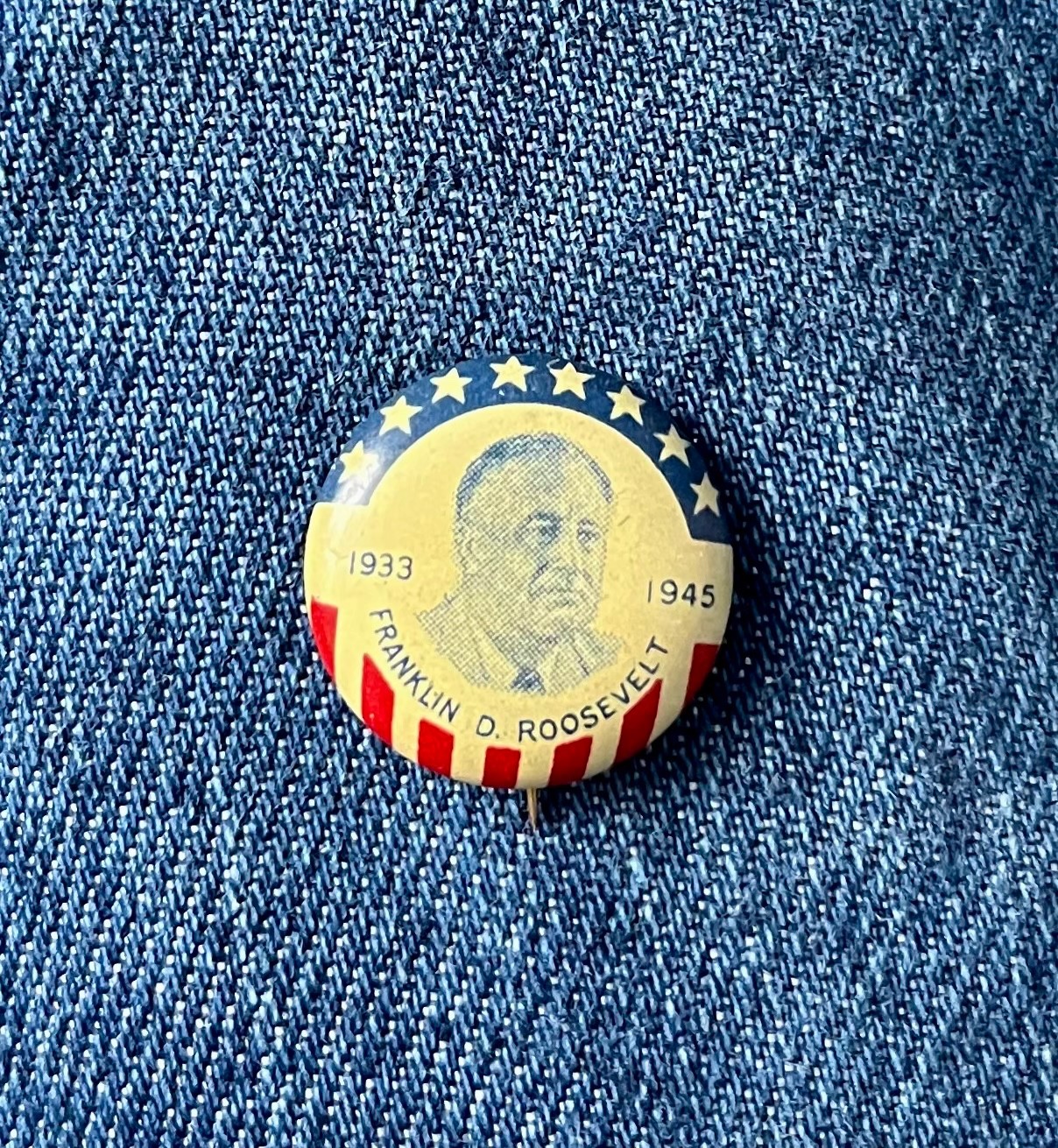 From A Set Of American Presidents Made 1945-52 Franklin D Roosevelt 13/16" Litho