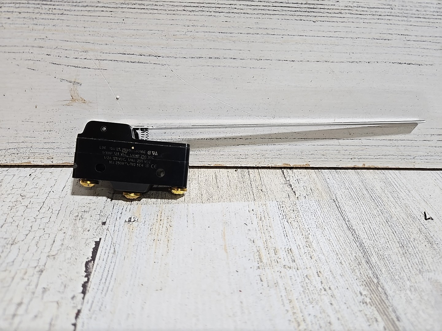 Honeywell Microswitch BZ-2RW863-A2 15A SPDT 6" Long Lever Basic Microswitch