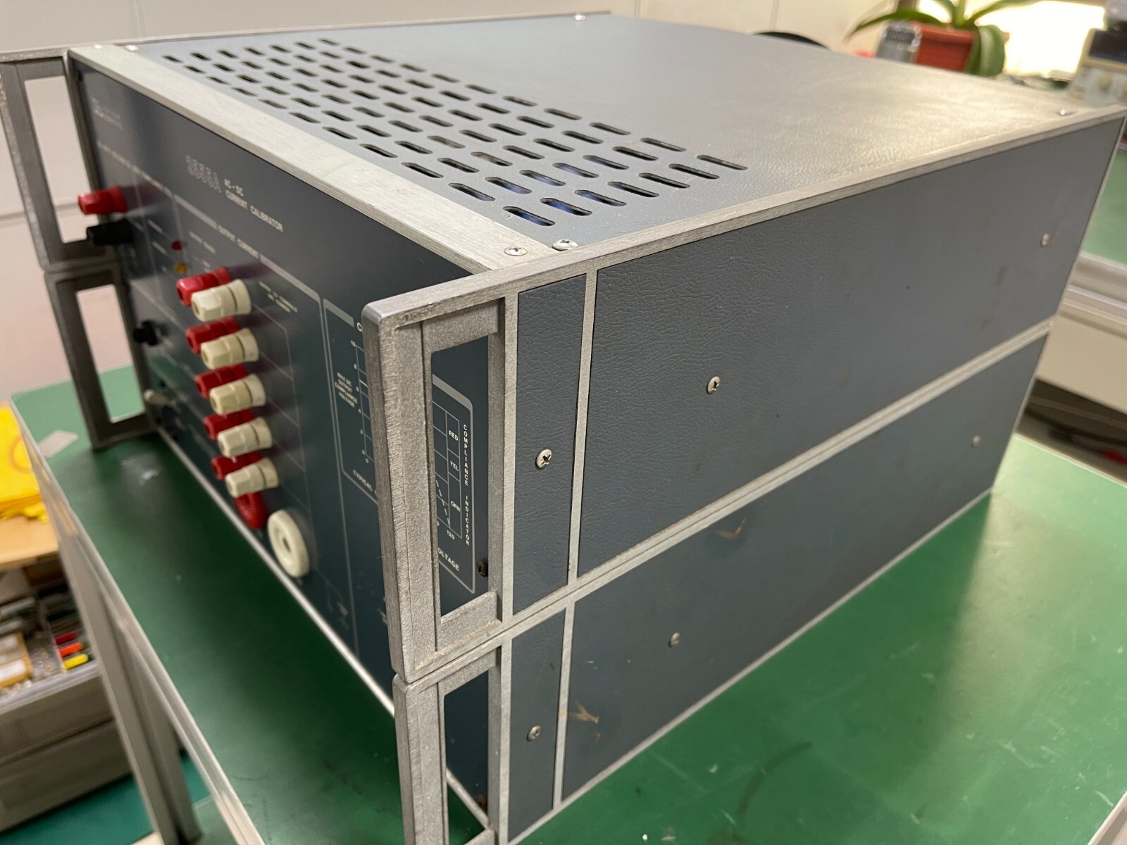 Valhalla Scientific 2555A Calibrator , tested & good working condition