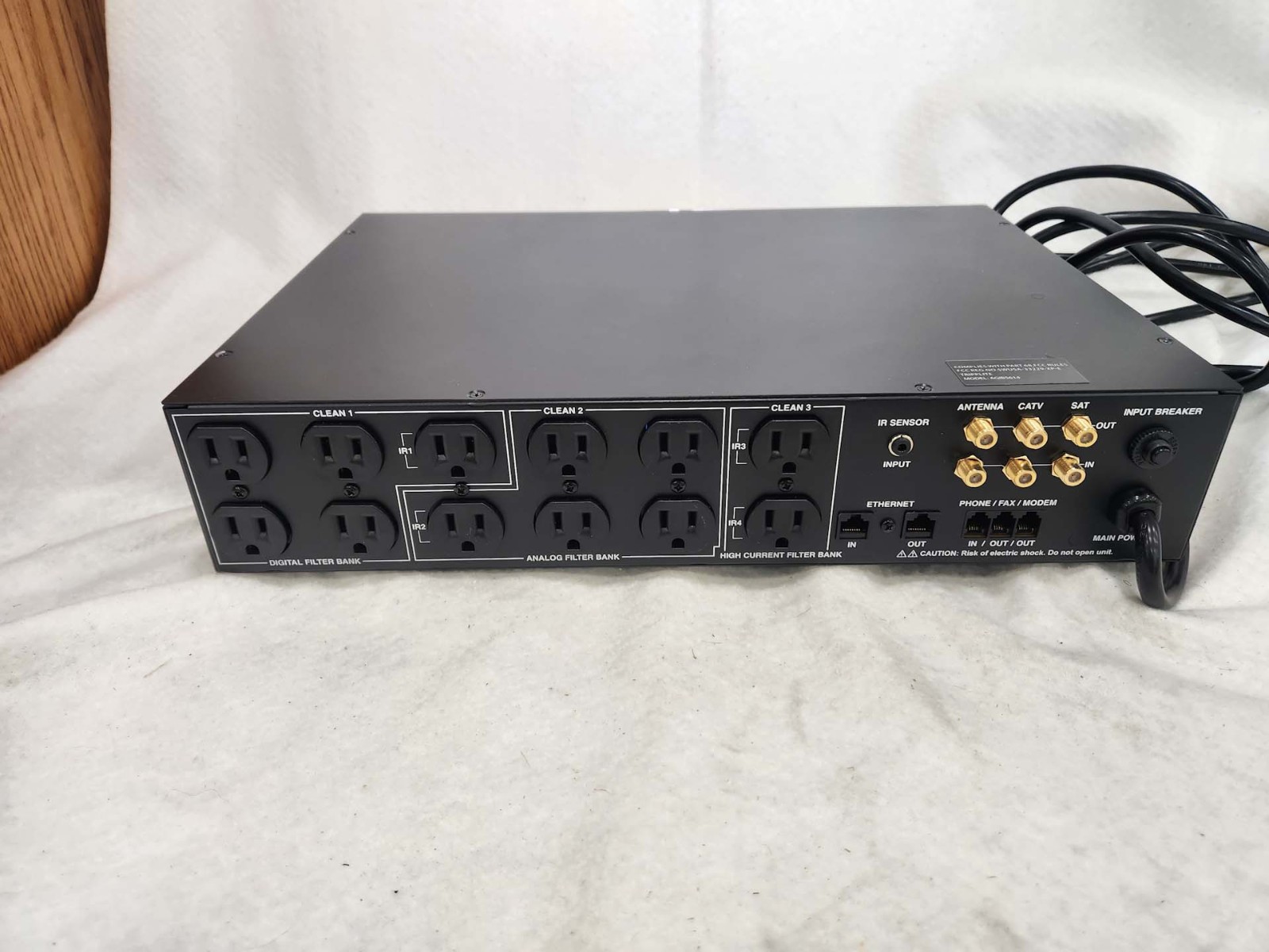 Tripp Lite Isobar 12-Outlet Console Component Power center for A/V systems