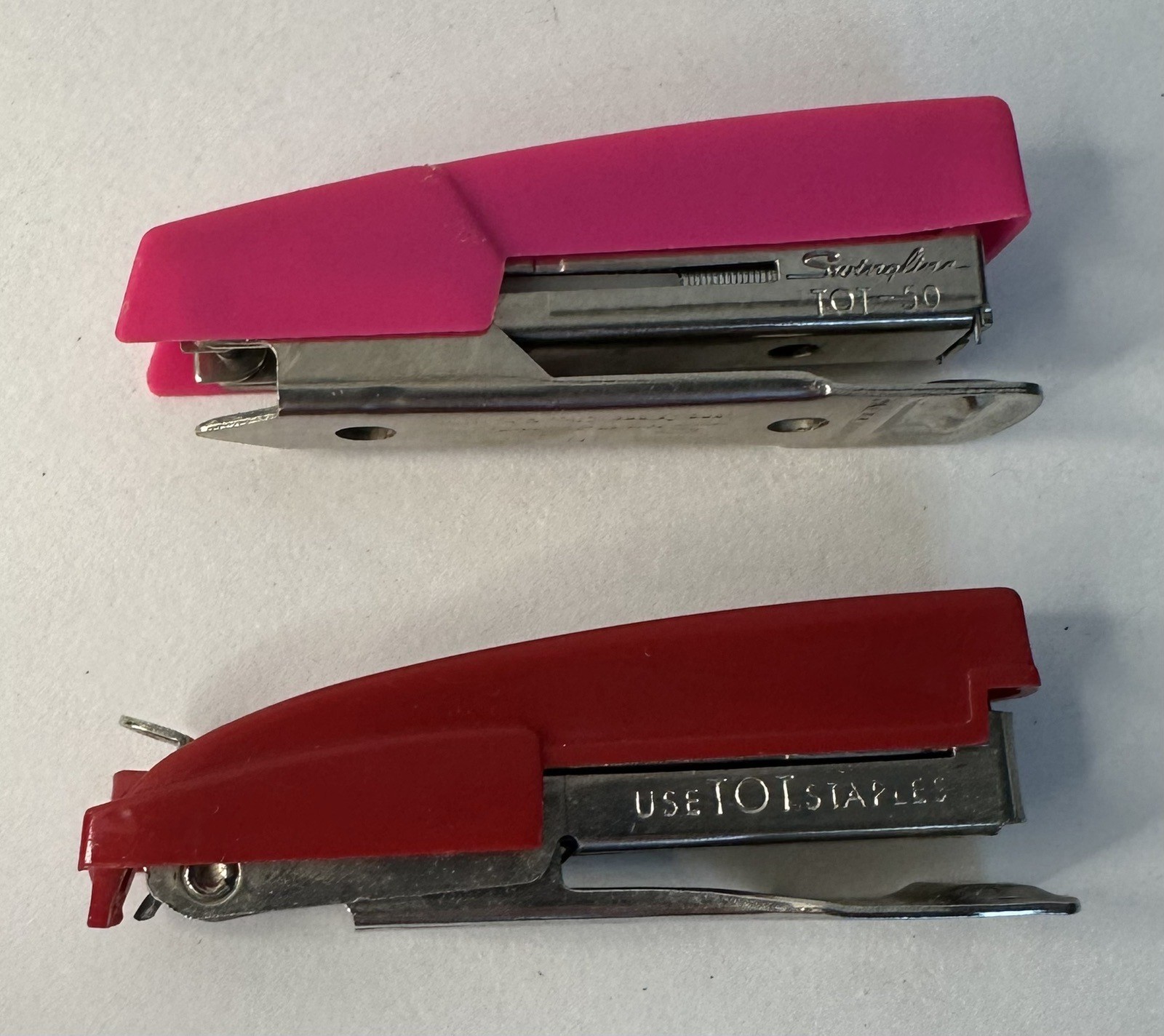 Lot 2 Vintage Red Swingline Tot 50 Mini Staplers & 3 Boxes Of Staples