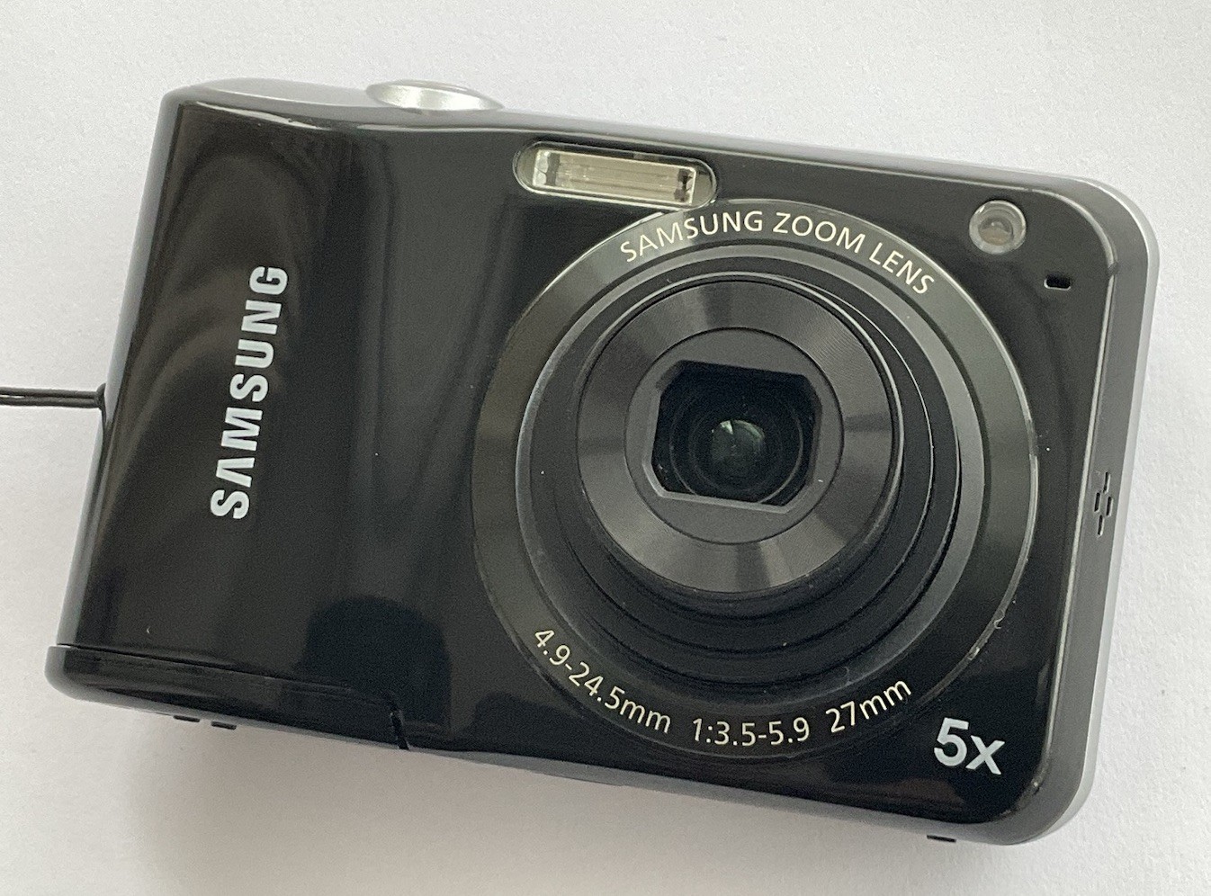 Samsung Digital Camera ES28 12.2MP Uses 2 AA Batteries Compact Black Fully Works
