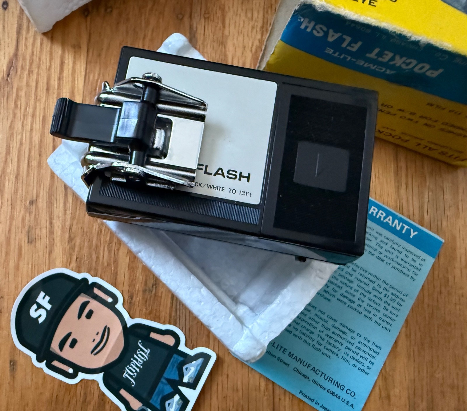 VTG ACME-LITE POCKET FLASH MODEL 110 ELECTRONIC CAMERA FLASHCUBES JAPAN UNTESTED