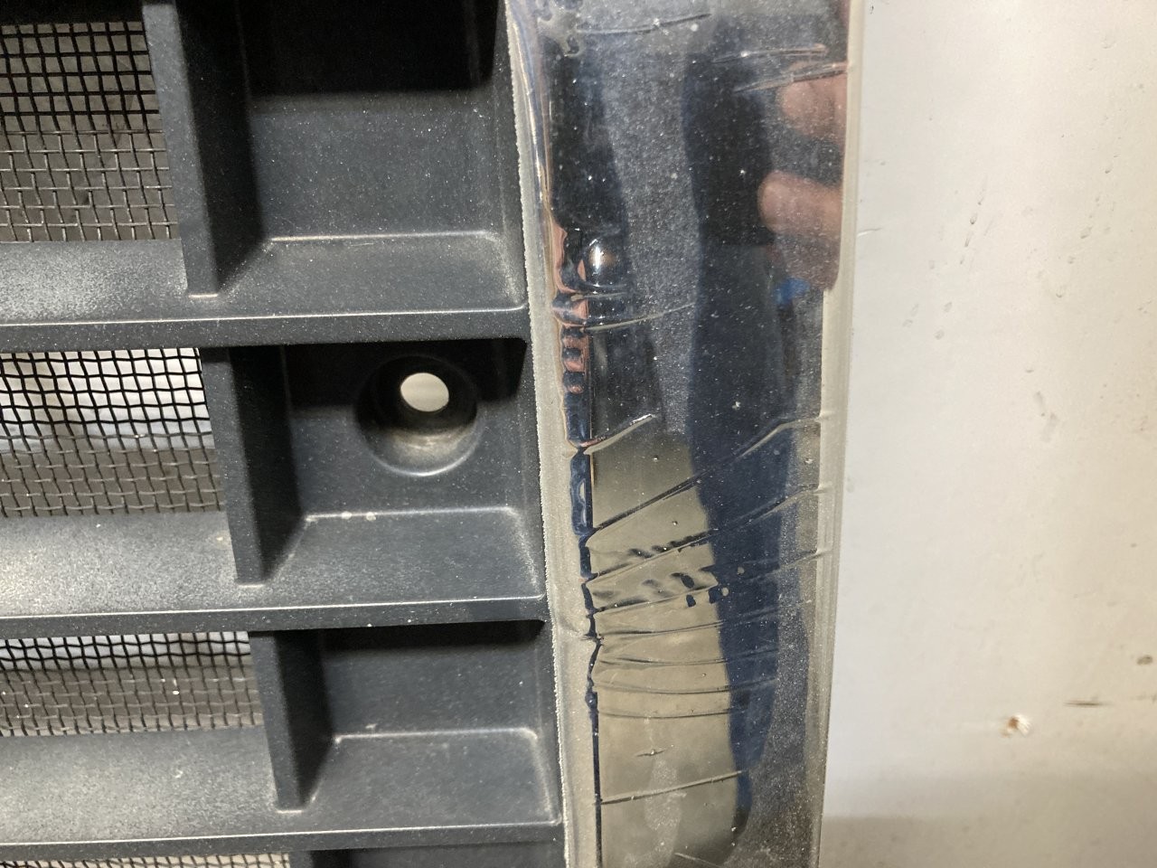 2003-2017 Volvo VNL Grille - Used
