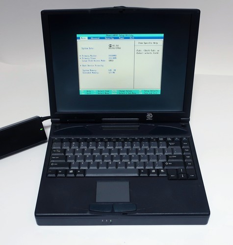 TwinHead P83 Notebook Laptop Pentium MMX  ~ 233MHz 640KB RAM No HDD ~ Parts